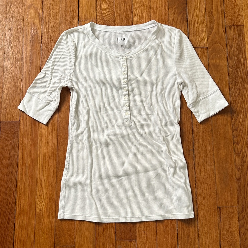 GAP White Ribbed Button T Shirt Women’s XS